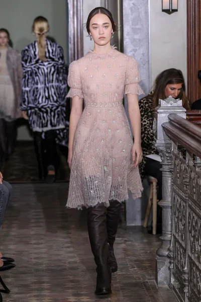 Look 19